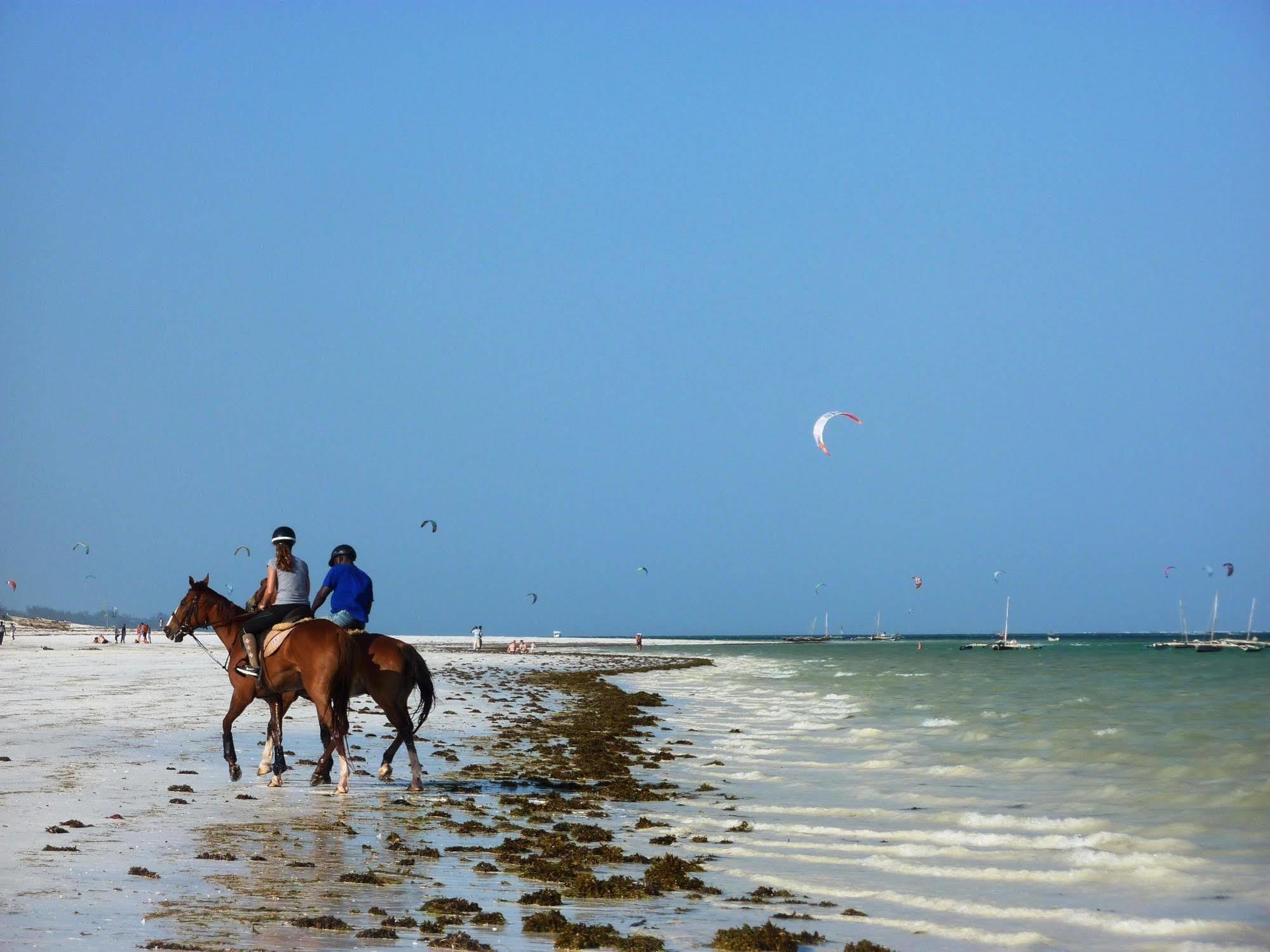 Lantana Galu Beach Diani Beach Eksteriør billede